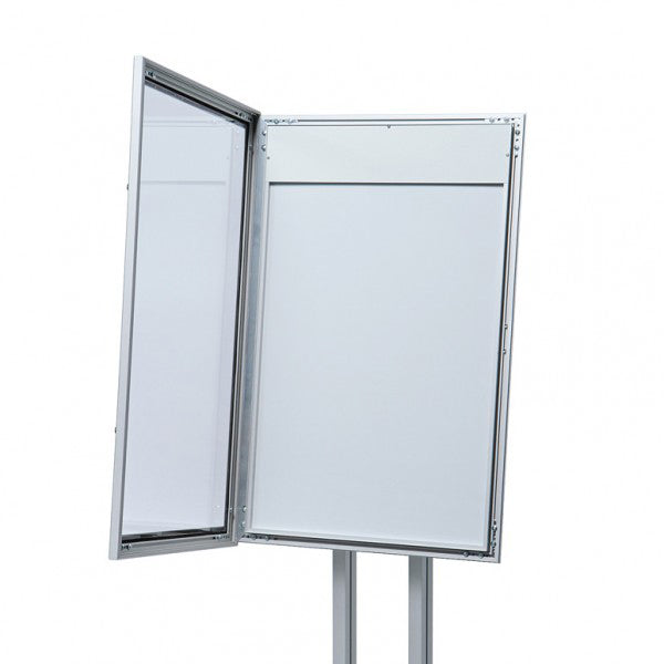 Bacheca per esterno a led autoportante personalizzabile